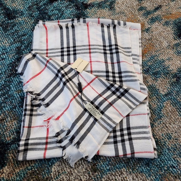 Burberry London 100% cashmere large scarf,wrap. - Picture 1 of 4